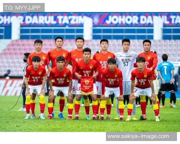 赛后分析广州足球队与上海足球队的战术对决与表现评估