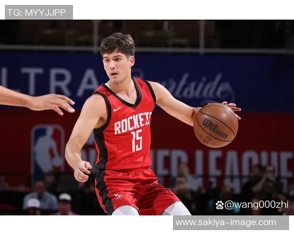 火箭与骑士在NBA夏季联赛中激战正酣新星球员表现引人瞩目