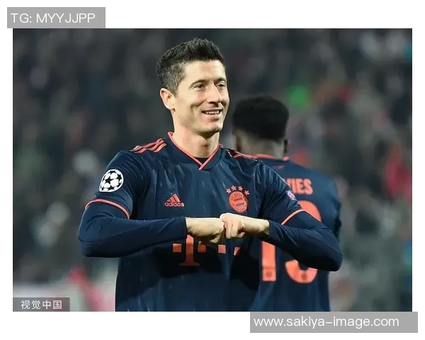 莱万欧冠表现抢眼10场打入12球射手榜领跑金靴稳了