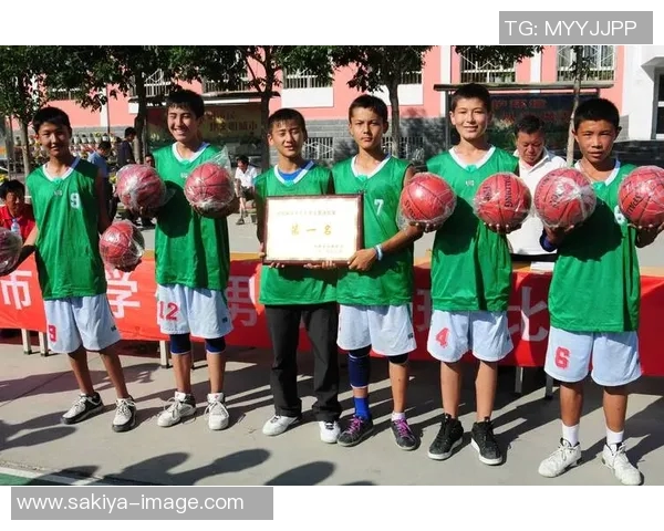 高诗岩：从青涩球员到篮球场上的璀璨明星之路